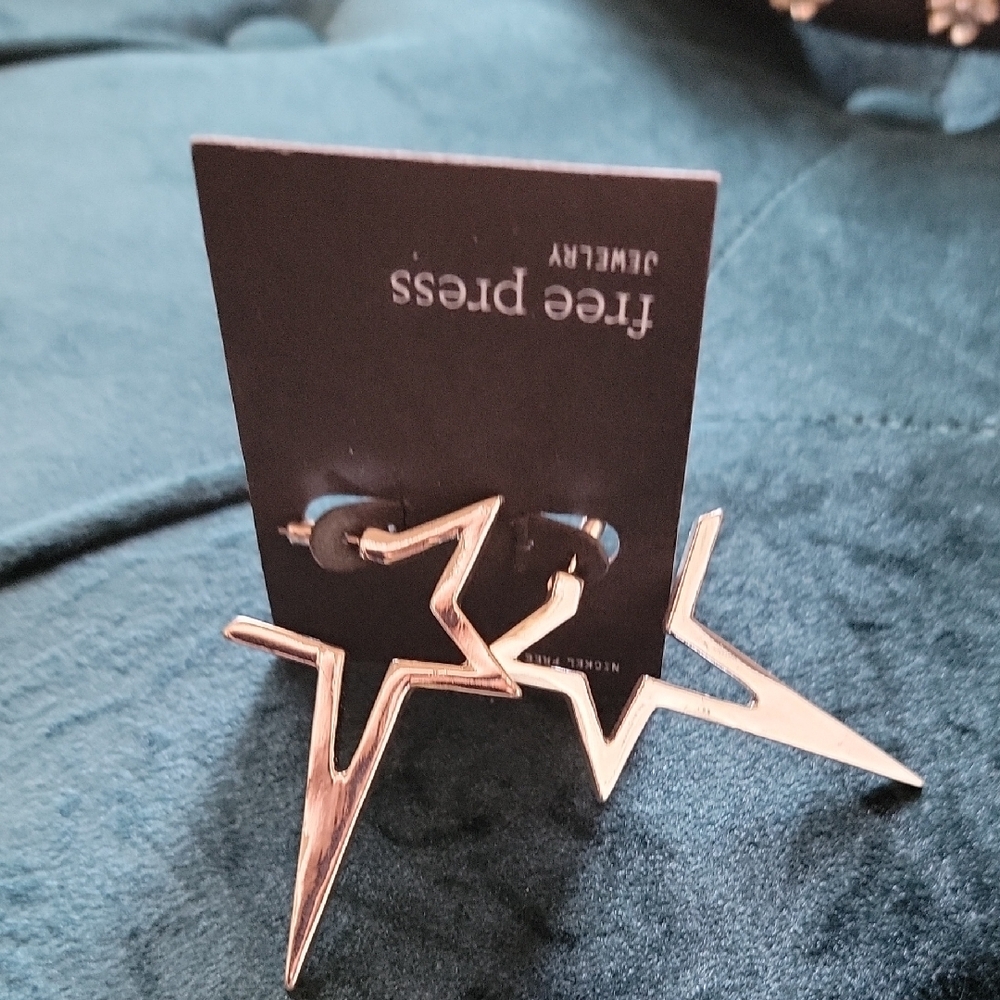 Free Press Silver Star Earrings - Picture 11 of 12